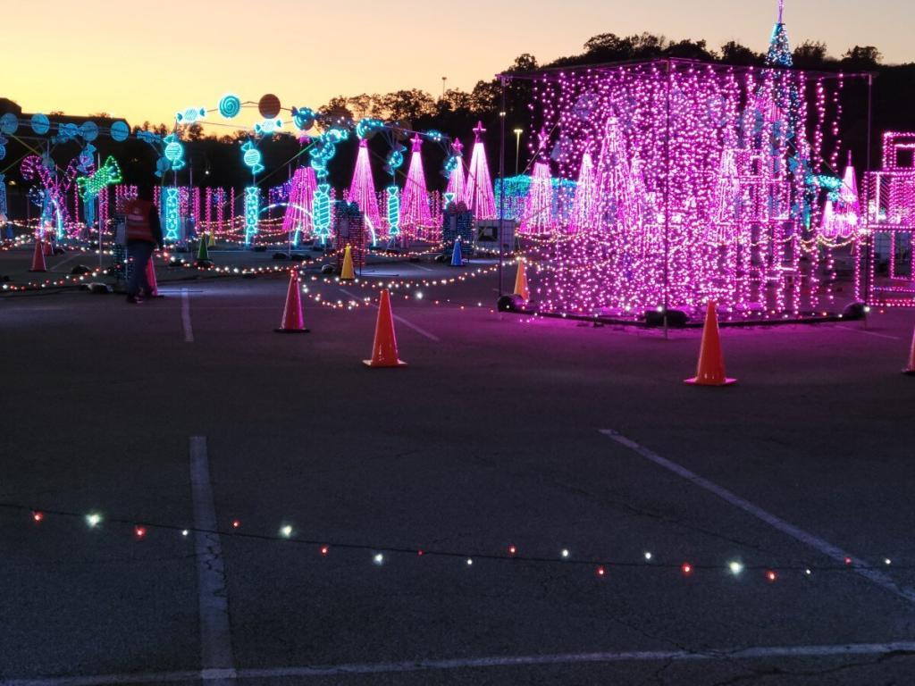 Holiday Drive Thru Light Show Pixel Pro Displays LLC