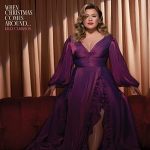 Kelly Clarkson (FT Ariana Grande): Santa Can't You Hear Me-Moving Heads
