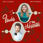 Kelly Clarkson ft. Brett Eldredge – Under the Mistletoe